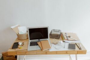 Cum să creezi un spațiu de lucru organizat și productiv acasă